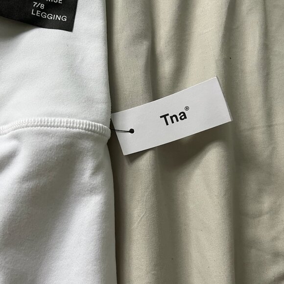 TNA - TnaLife Cheeky Hi-Rise 7/8 Leggings - NWT - Picture 5 of 8